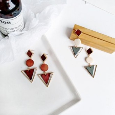 韓國南大門商圈熱銷款NO.1 簡約幾何不規則木質三角及圓型耳針耳環 2色